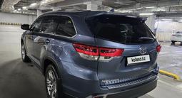 Toyota Highlander 2018 года за 16 300 000 тг. в Алматы – фото 3