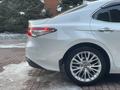 Toyota Camry 2019 года за 14 700 000 тг. в Алматы – фото 24