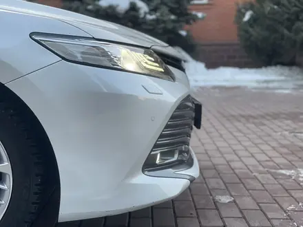 Toyota Camry 2019 года за 14 700 000 тг. в Алматы – фото 34