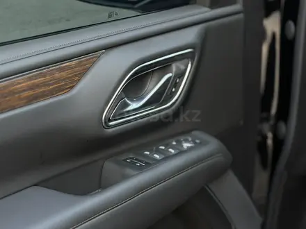 Chevrolet Tahoe 2022 года за 39 700 000 тг. в Алматы – фото 15