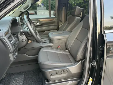 Chevrolet Tahoe 2022 года за 39 700 000 тг. в Алматы – фото 17