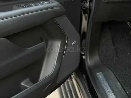 Chevrolet Tahoe 2022 года за 39 700 000 тг. в Алматы – фото 18
