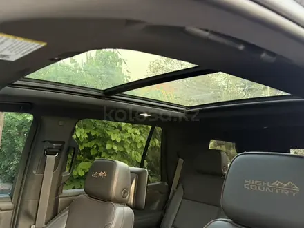 Chevrolet Tahoe 2022 года за 39 700 000 тг. в Алматы – фото 23