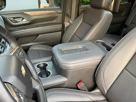 Chevrolet Tahoe 2022 года за 39 700 000 тг. в Алматы – фото 25