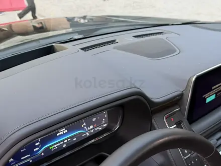 Chevrolet Tahoe 2022 года за 39 700 000 тг. в Алматы – фото 28