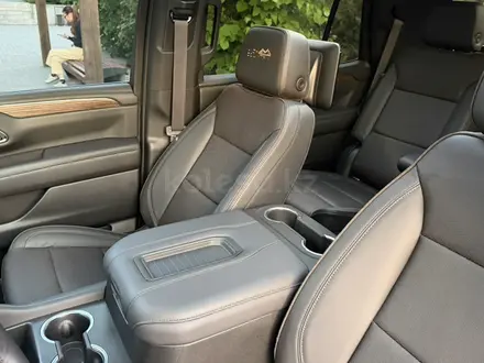 Chevrolet Tahoe 2022 года за 39 700 000 тг. в Алматы – фото 31