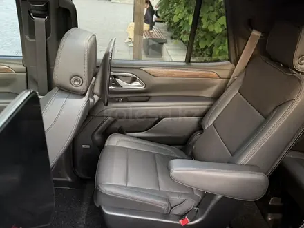 Chevrolet Tahoe 2022 года за 39 700 000 тг. в Алматы – фото 35