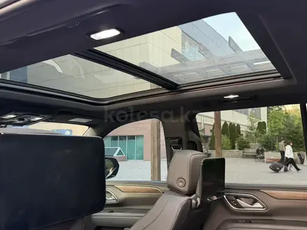 Chevrolet Tahoe 2022 года за 39 700 000 тг. в Алматы – фото 37