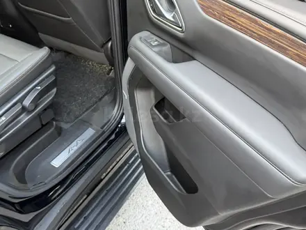 Chevrolet Tahoe 2022 года за 39 700 000 тг. в Алматы – фото 44