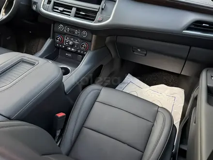 Chevrolet Tahoe 2022 года за 39 700 000 тг. в Алматы – фото 46