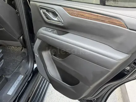Chevrolet Tahoe 2022 года за 39 700 000 тг. в Алматы – фото 49