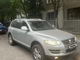 Volkswagen Touareg 2007 года за 11 000 000 тг. в Алматы