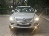 Volkswagen Touareg 2007 года за 11 000 000 тг. в Алматы – фото 2
