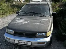 Mitsubishi Space Wagon, 1992