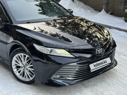 Toyota Camry 2019 года за 14 950 000 тг. в Алматы – фото 8