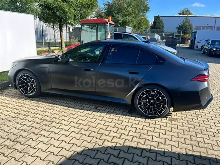 BMW M5 2024 года за 102 500 000 тг. в Алматы – фото 6