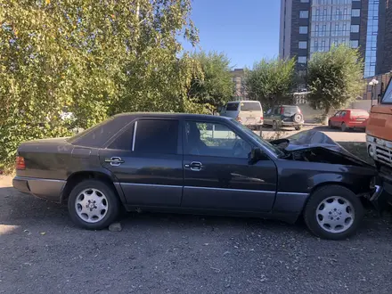 Mercedes-Benz E 260 1989 года за 800 000 тг. в Караганда