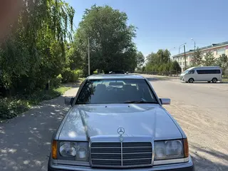 Mercedes-Benz E 230