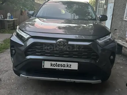 Toyota RAV4 2022 года за 13 500 000 тг. в Алматы – фото 3