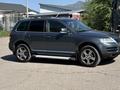 Volkswagen Touareg 2004 года за 5 200 000 тг. в Алматы – фото 3
