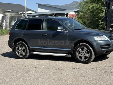 Volkswagen Touareg 2004 года за 5 200 000 тг. в Алматы – фото 3