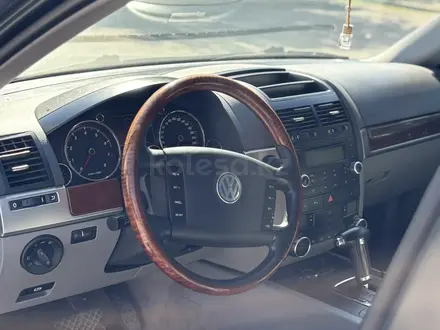 Volkswagen Touareg 2004 года за 5 200 000 тг. в Алматы – фото 6