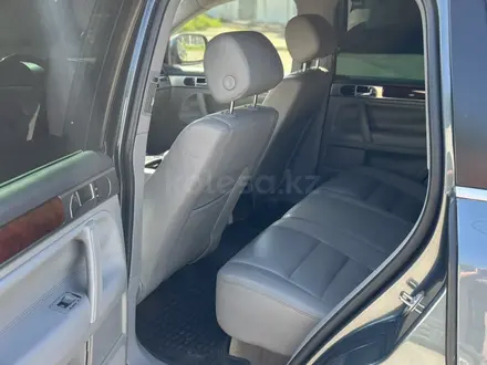 Volkswagen Touareg 2004 года за 5 200 000 тг. в Алматы – фото 8