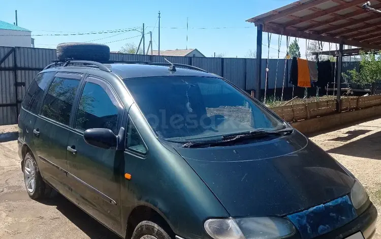 Volkswagen Sharan 1998 годаүшін2 100 000 тг. в Актобе