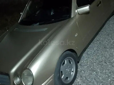 Mercedes-Benz E 220 1999 года за 1 800 000 тг. в Шымкент