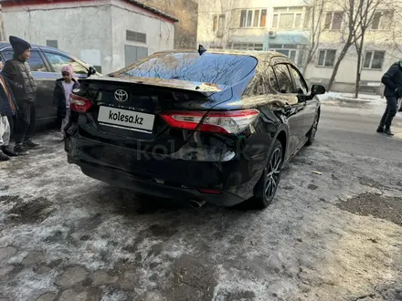 Toyota Camry 2021 года за 15 800 000 тг. в Алматы – фото 6