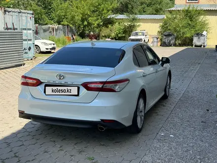 Toyota Camry 2019 года за 13 650 000 тг. в Астана – фото 3