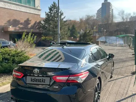 Toyota Camry 2019 года за 13 300 000 тг. в Алматы – фото 5