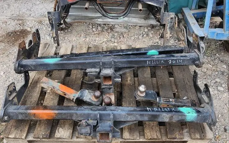 Фаркоп Toyota Hilux за 1 000 тг. в Алматы