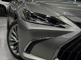 Lexus ES 300h Luxury 2.5 2023 годаүшін19 000 000 тг. в Алматы – фото 2