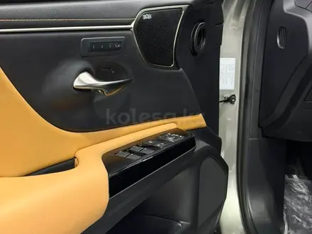 Lexus ES 300h Luxury 2.5 2023 года за 19 000 000 тг. в Алматы – фото 17