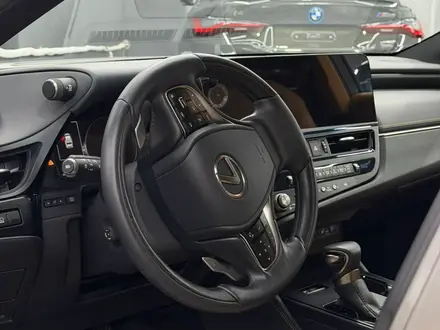 Lexus ES 300h Luxury 2.5 2023 года за 19 000 000 тг. в Алматы – фото 9