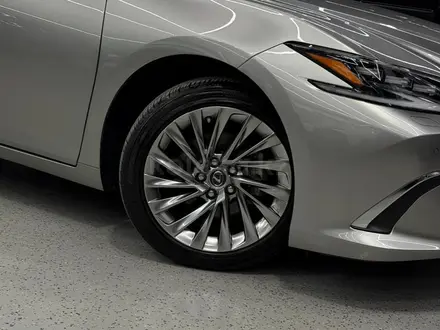 Lexus ES 300h Luxury 2.5 2023 года за 19 000 000 тг. в Алматы – фото 3