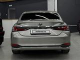 Lexus ES 300h Luxury 2.5 2023 годаүшін19 000 000 тг. в Алматы – фото 5