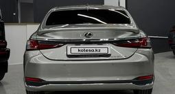Lexus ES 300h Luxury 2.5 2023 годаүшін19 000 000 тг. в Алматы – фото 5