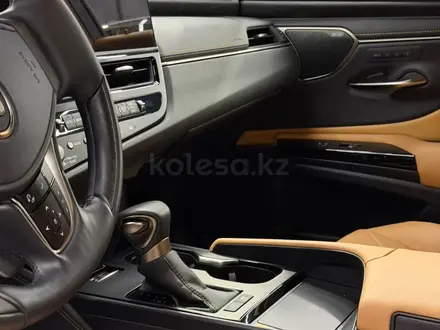 Lexus ES 300h Luxury 2.5 2023 года за 19 000 000 тг. в Алматы – фото 11