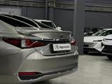 Lexus ES 300h Luxury 2.5 2023 годаүшін19 000 000 тг. в Алматы – фото 4