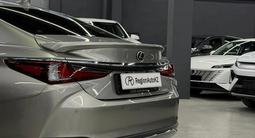 Lexus ES 300h Luxury 2.5 2023 годаүшін19 000 000 тг. в Алматы – фото 4