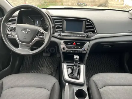 Hyundai Elantra 2017 года за 6 900 000 тг. в Шымкент – фото 3