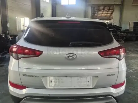 Крышка дверь багажника оригинал hyundai tucson 2015-2019 за 400 000 тг. в Астана – фото 2