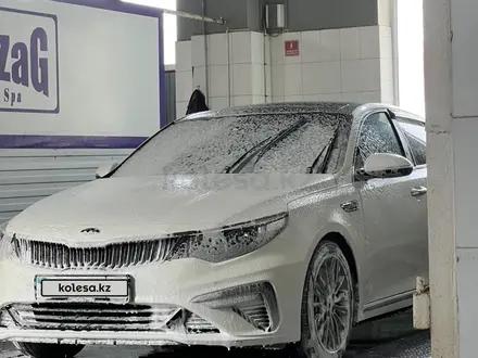 Kia K5 2018 года за 9 500 000 тг. в Атырау – фото 2