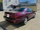 Toyota Camry 1998 годаfor3 500 000 тг. в Семей – фото 2