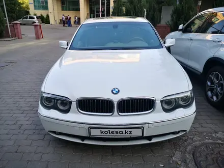 BMW 745 2004 года за 4 500 000 тг. в Алматы