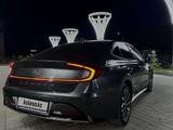 Hyundai Sonata 2023 года за 11 800 000 тг. в Актобе – фото 2