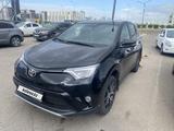 Toyota RAV4 2018 годаfor14 000 000 тг. в Астана