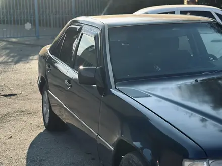 Mercedes-Benz E 300 1993 года за 2 150 000 тг. в Актобе – фото 4